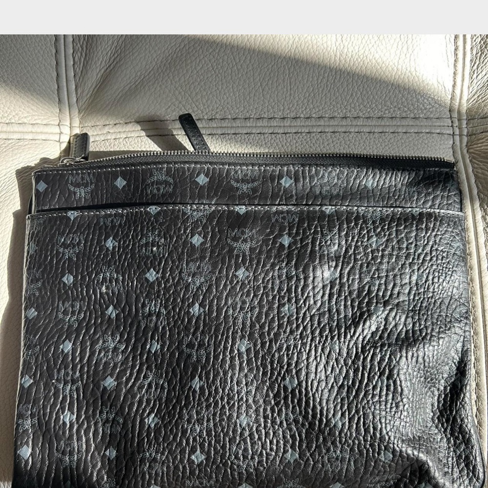 MCM - Picture 3 of 7
